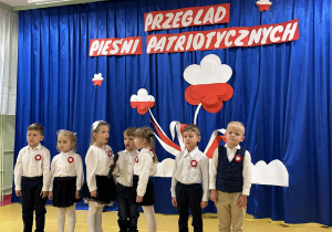 Nasz zespół śpiewa „ Kto Ty jesteś?”