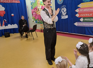 Audycja muzyczna pt. ,,W krainie filmowych dźwięków"