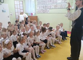 Audycja muzyczna pt. ''W krainie filmowych dźwięków".