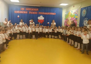 Akcja '' Szkoła do Hymnu''.