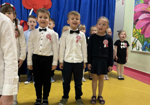 Kreciki śpiewają piosenkę