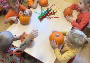 ozdabianie dyni stolik 3