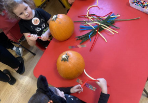 ozdabianie dyni stolik 4