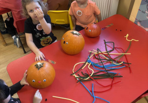 ozdabianie dyni stolik 5