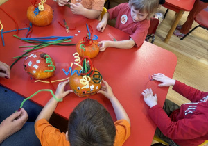 ozdabianie dyni stolik 5