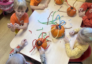 ozdabianie dyni stolik 6