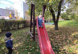 Anielka na zjeżdżalni