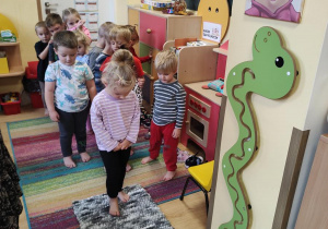 Hania ćwiczy na gimnastyce