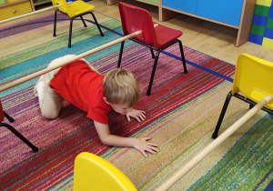 Jasio ćwiczy na gimnastyce