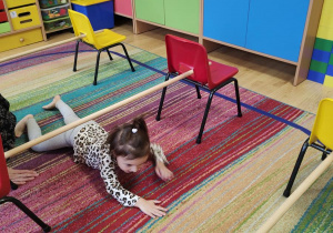 Aniela ćwiczy na gimnastyce