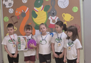 Turniej gier i zabaw ruchowych.