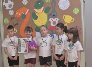 Turniej gier i zabaw ruchowych.