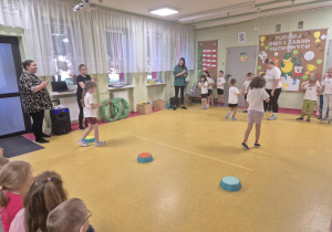 Turniej gier i zabaw ruchowych.