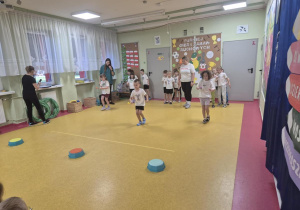 Turniej gier i zabaw ruchowych.