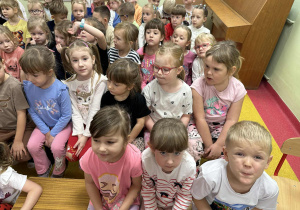 Pszczółki podczas kuszenia kapusty