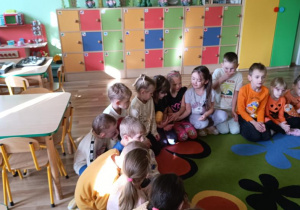 Zabawa przy piosence o dyniach.