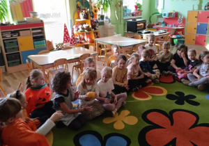 Zabawa przy piosence o dyniach.