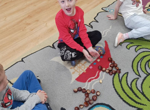 Zabawy z głoskami i literami.