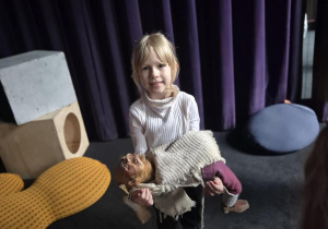 Udział w warsztatach teatralnych pt." Porusz sobą, porusz lalką"