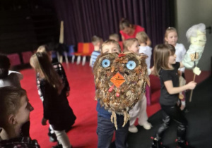 Udział w warsztatach teatralnych pt." Porusz sobą, porusz lalką"