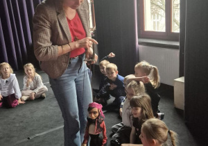 Udział w warsztatach teatralnych pt." Porusz sobą, porusz lalką"