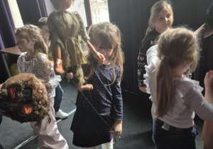 Udział w warsztatach teatralnych pt." Porusz sobą, porusz lalką"