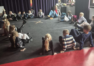 Udział w warsztatach teatralnych pt." Porusz sobą, porusz lalką"