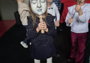 Udział w warsztatach teatralnych pt." Porusz sobą, porusz lalką"