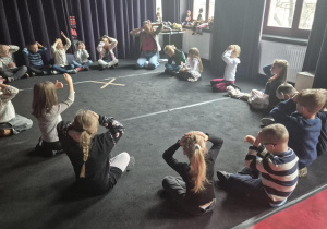 Udział w warsztatach teatralnych pt." Porusz sobą, porusz lalką"