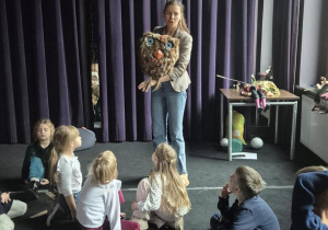 Udział w warsztatach teatralnych pt." Porusz sobą, porusz lalką"