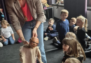 Udział w warsztatach teatralnych pt." Porusz sobą, porusz lalką"