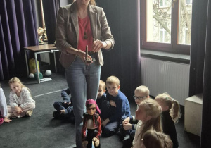 Udział w warsztatach teatralnych pt." Porusz sobą, porusz lalką"