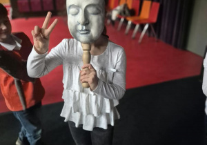 Udział w warsztatach teatralnych pt." Porusz sobą, porusz lalką"