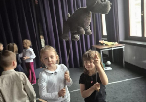 Udział w warsztatach teatralnych pt." Porusz sobą, porusz lalką"