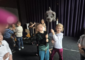Udział w warsztatach teatralnych pt." Porusz sobą, porusz lalką"