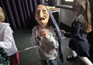 Udział w warsztatach teatralnych pt." Porusz sobą, porusz lalką"