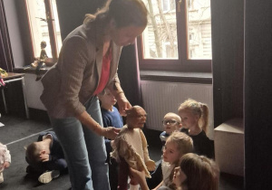 Udział w warsztatach teatralnych pt." Porusz sobą, porusz lalką"