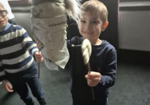 Udział w warsztatach teatralnych pt." Porusz sobą, porusz lalką"