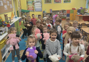 Zabawy przy muzyce z misiakmi