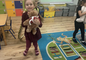 Wiktoria R. i jej miś