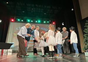 Wręczenie upominków i dyplomów