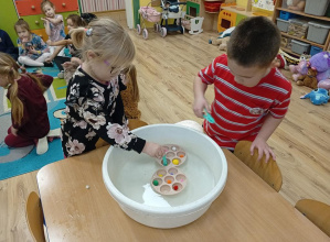 Łowienie pomponów.