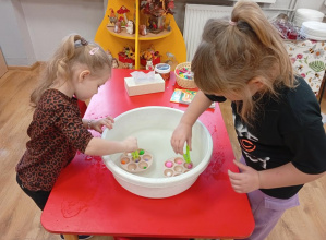 Łowienie pomponów.