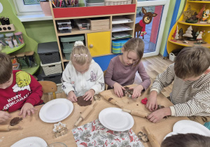 Pieczenie pierniczków.