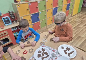 Pieczenie pierniczków.