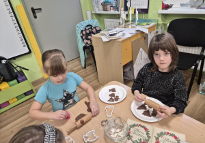 Pieczenie pierniczków.