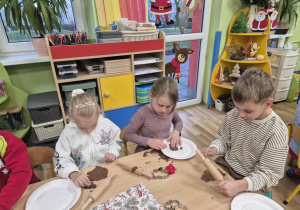 Pieczenie pierniczków.