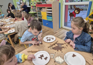 Pieczenie pierniczków.