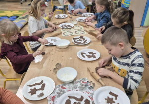 Pieczenie pierniczków.