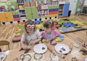 Pieczenie pierniczków.